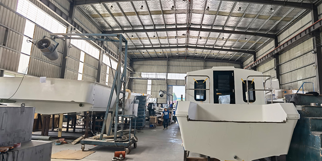 large boat factory interior for custom boat manufacturing in China