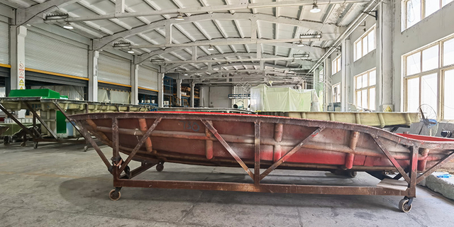 aluminum and fiberglass boat workshop for commercial boat production